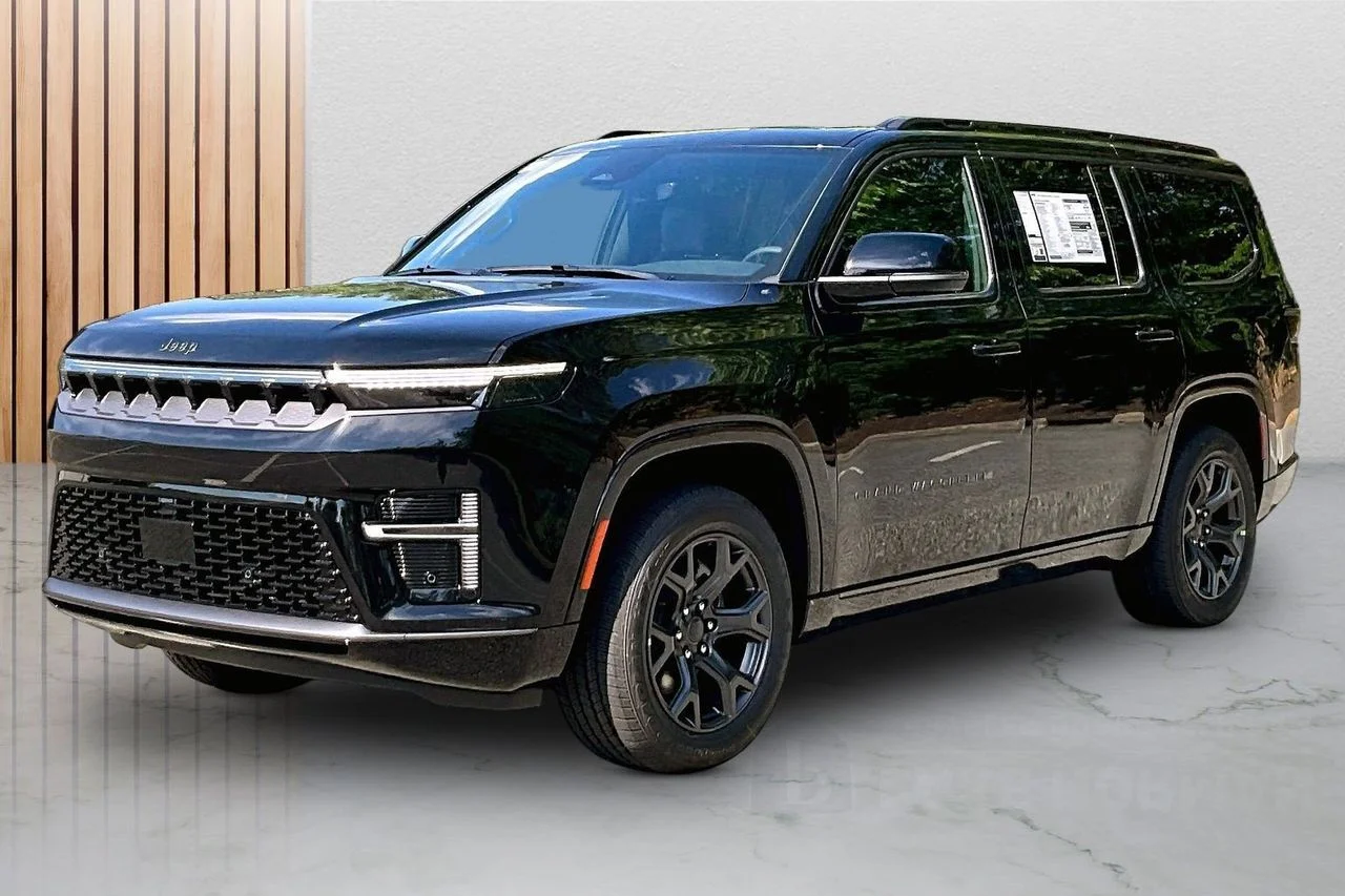 New 2026 High Gloss Black Exterior Paint Jeep Limited Altitude image 4