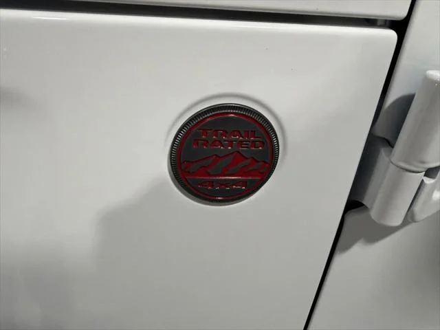 New 2026 Bright White Clear-Coat Exterior Paint Jeep Rubicon X image 9
