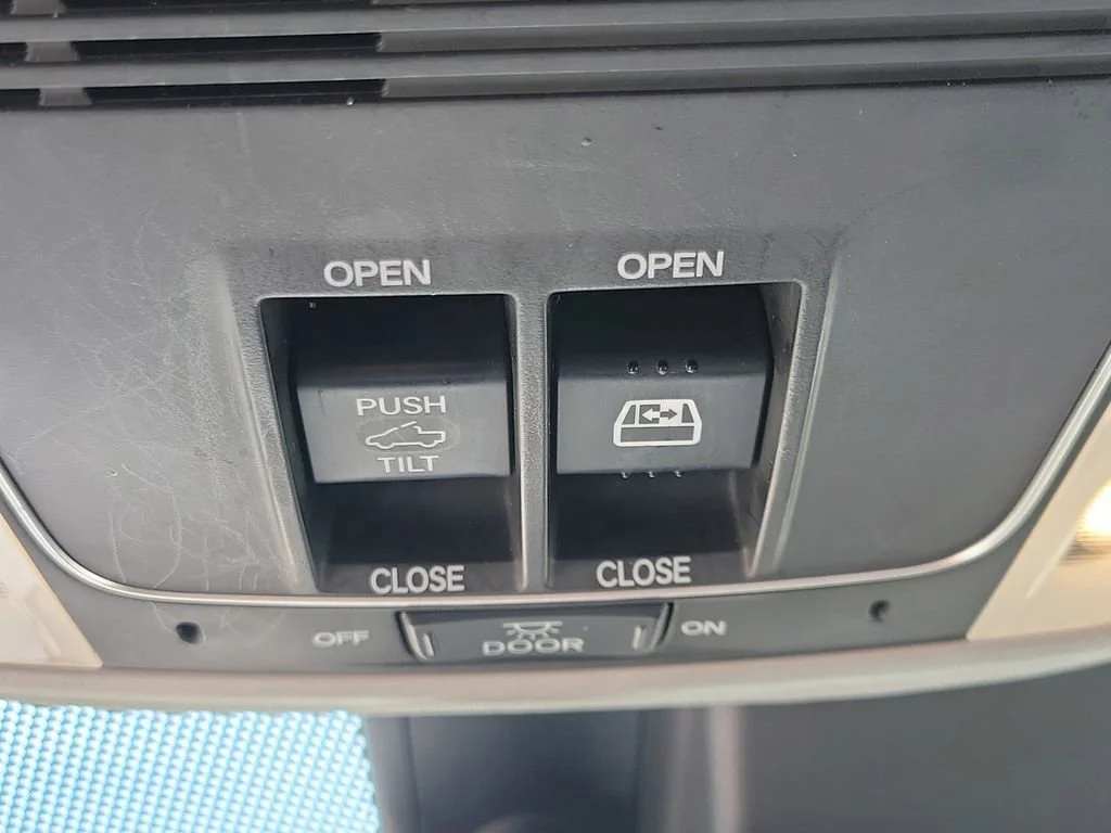 Used 2023 White Honda RTL image 32