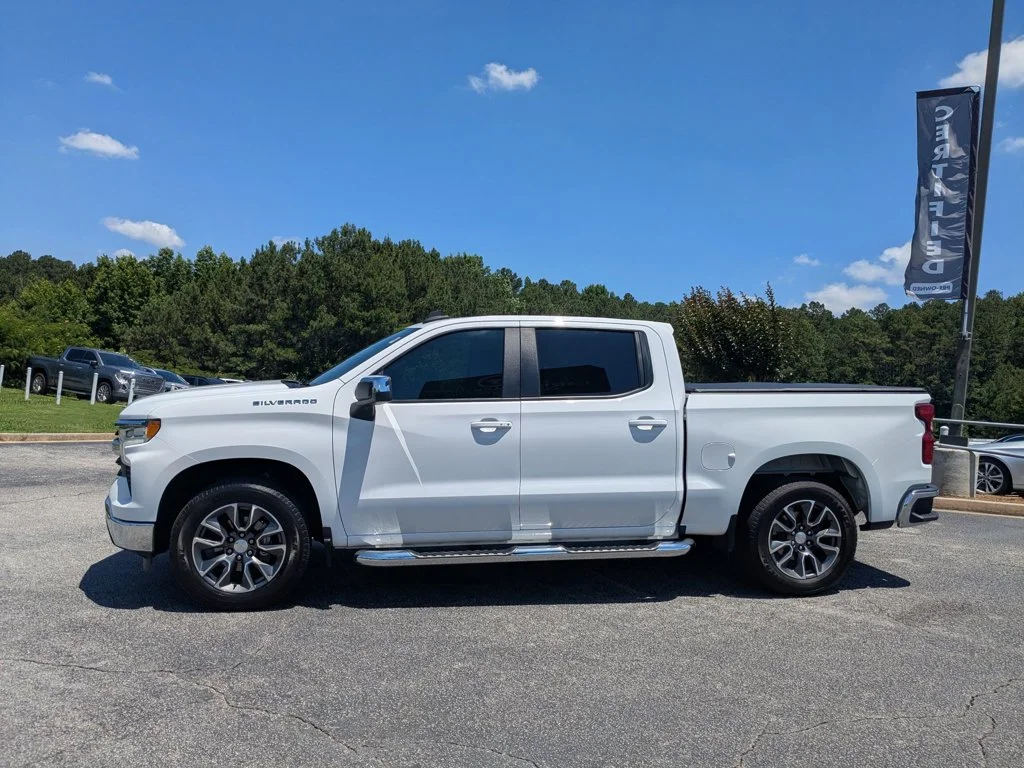 Used 2022 Summit White Chevrolet LT image 8