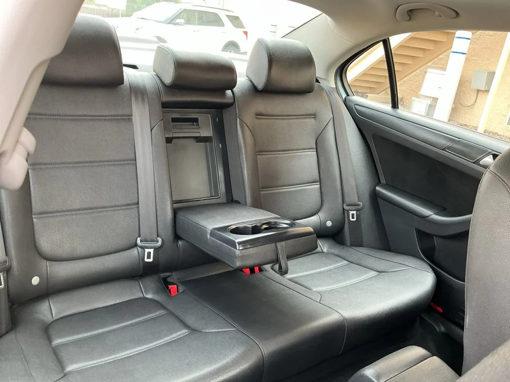 Used 2012 Gray Volkswagen 2.5L SE image 27