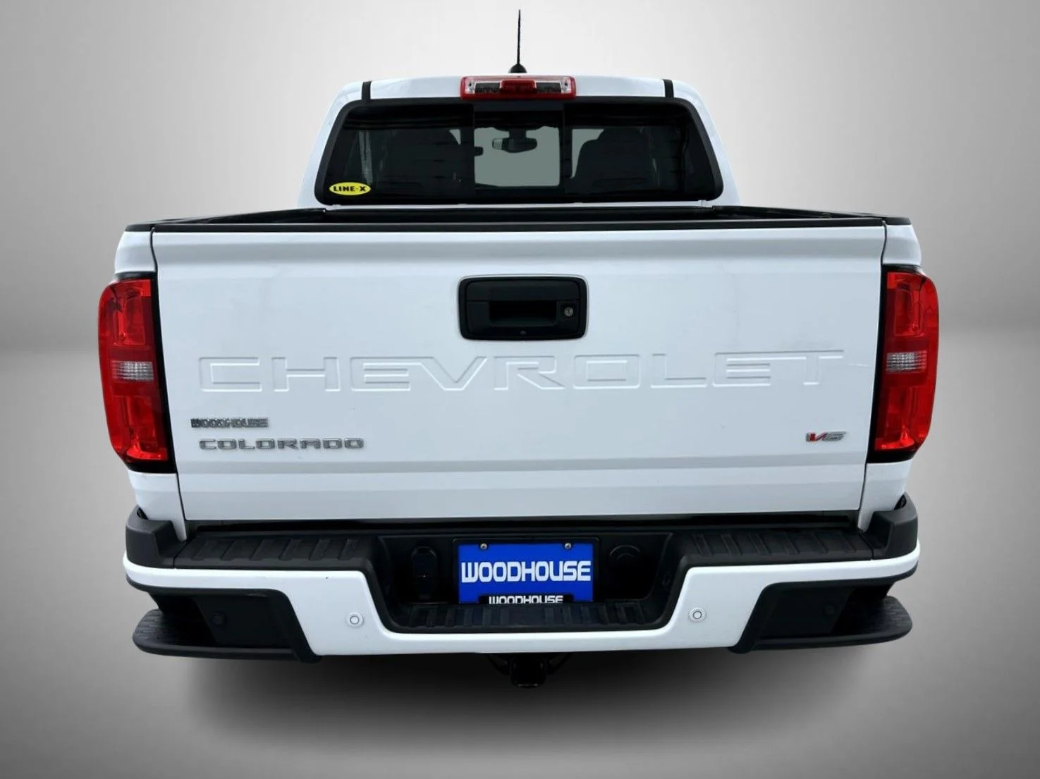 Used 2022 White Chevrolet Z71 image 6