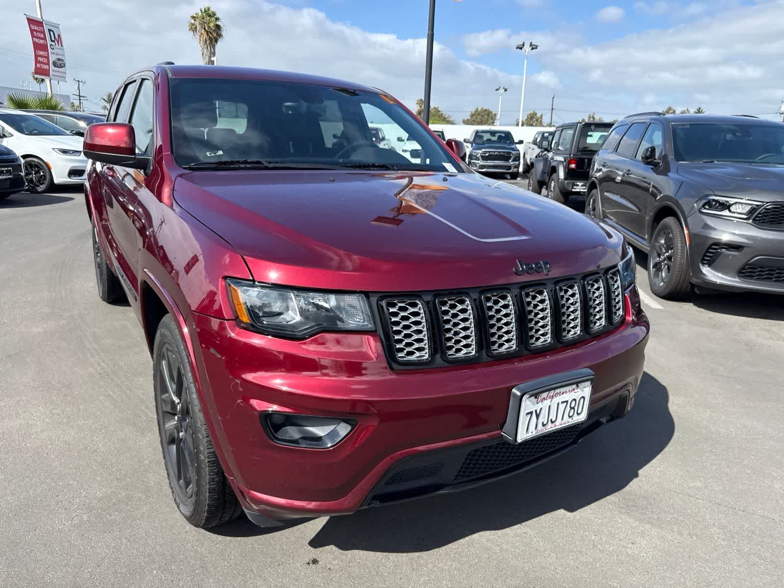 Used 2017 Velvet Red Pearlcoat Jeep Altitude image 6