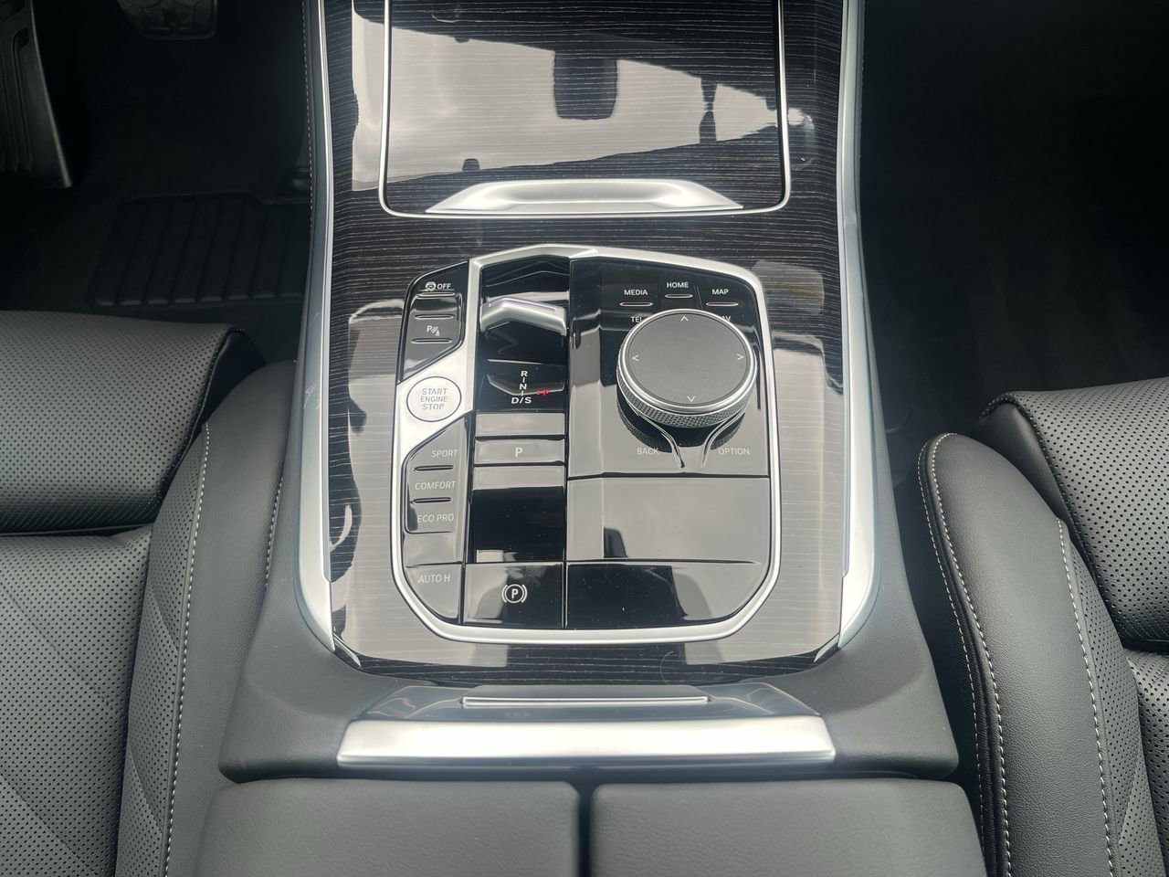 New 2026 Brooklyn Grey Metallic BMW sDrive40i image 28