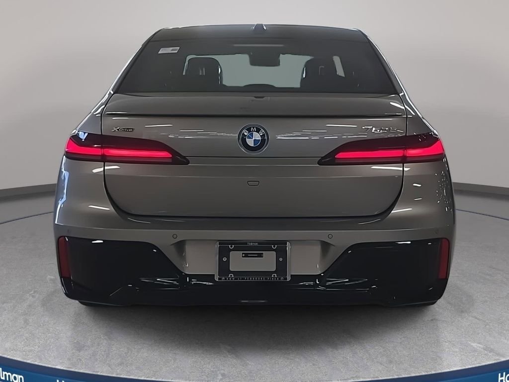 2026 BMW 7 Series 750e - Photo 5