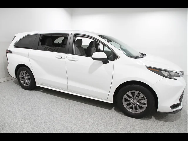 2024 Toyota Sienna LE 8-Passenger