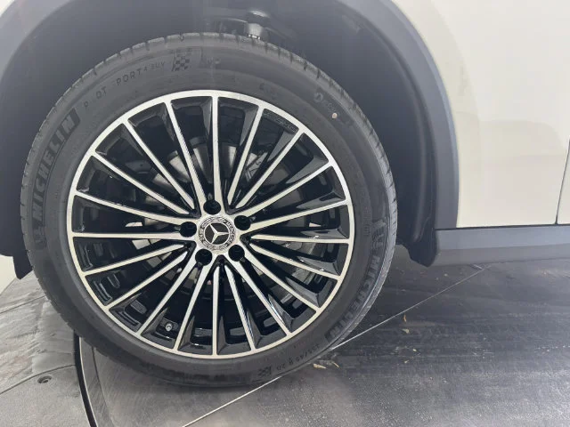 New 2026 Polar White Mercedes-Benz GLC 300 image 11