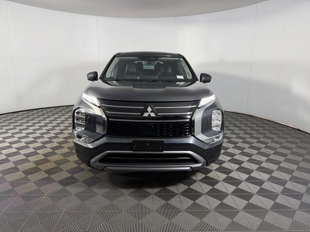 Certified Used 2025 Gray Mitsubishi SE image 5
