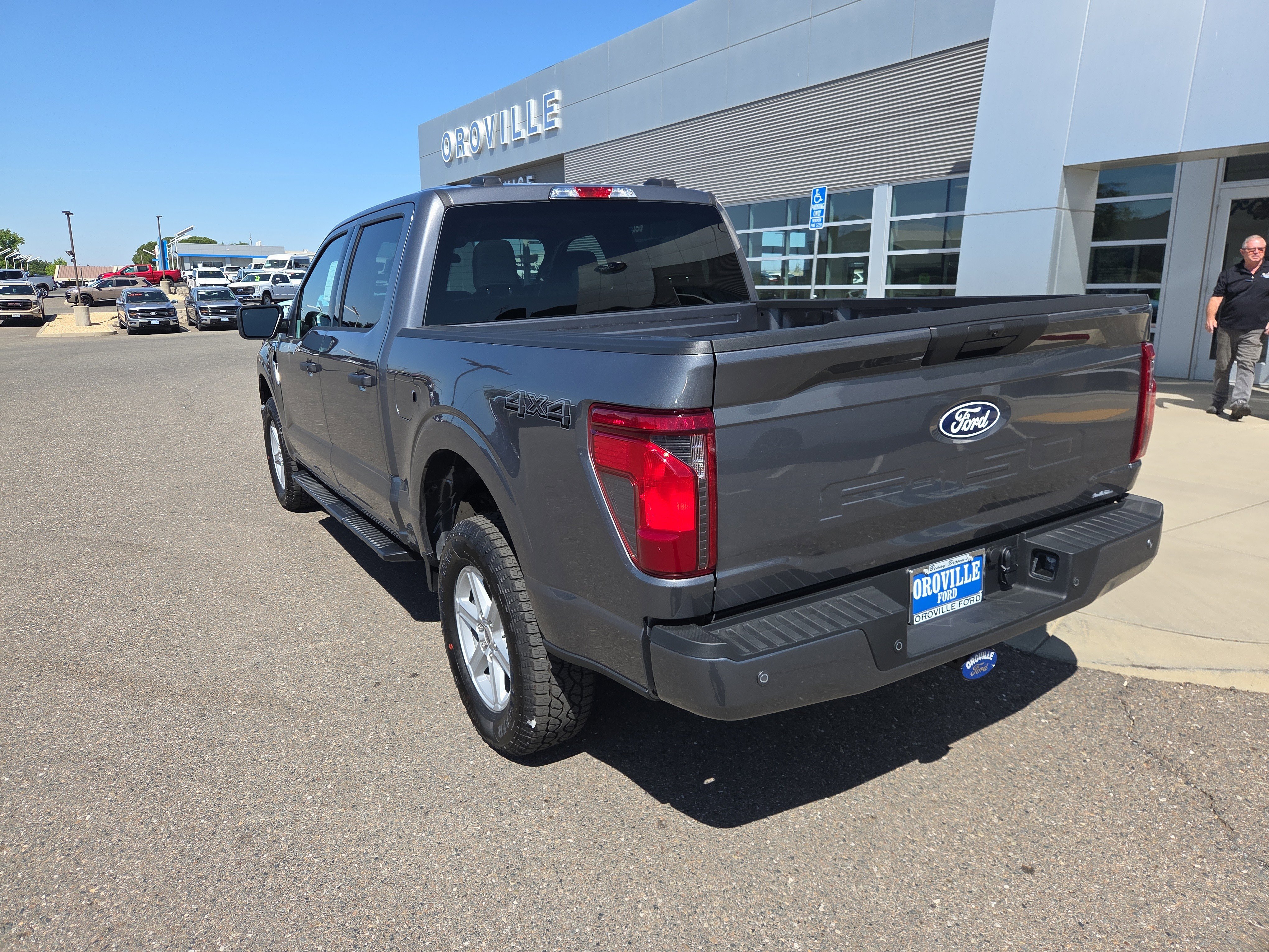 New 2026 Carbonized Gray Metallic Ford XLT image 3