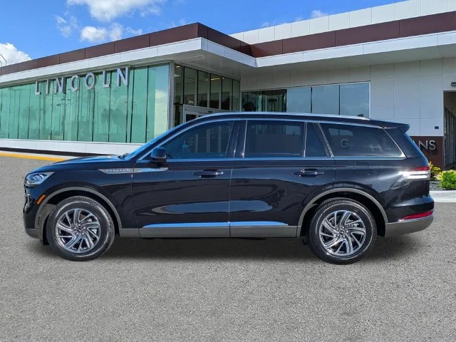 Used 2024 Black Metallic Lincoln Premiere image 7