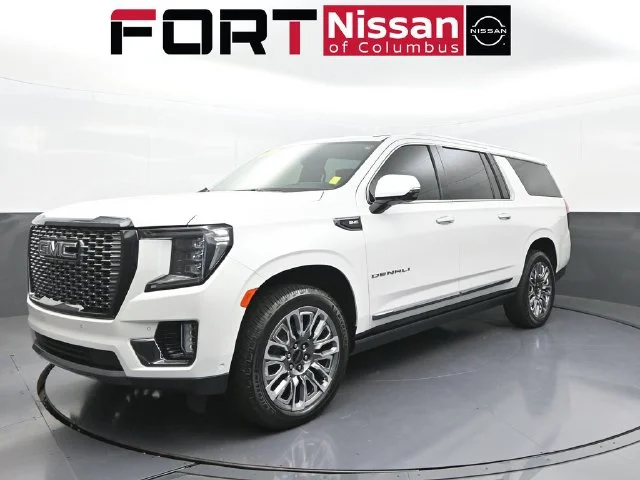 Used 2023 White GMC Denali Ultimate image 3