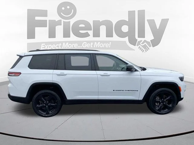 Used 2023 White Jeep Altitude image 4