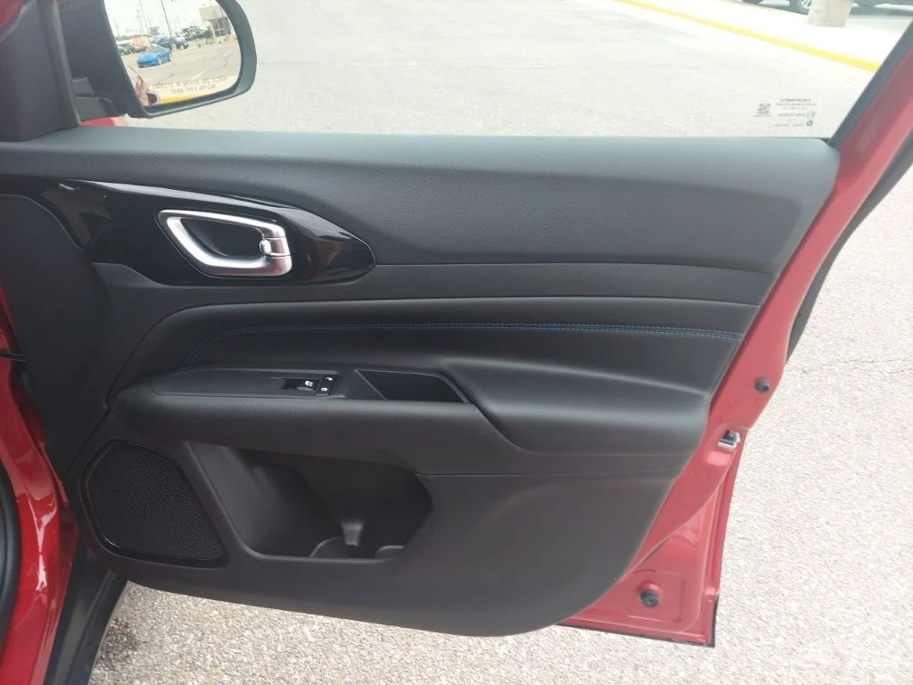 New 2026 Red Hot Pearlcoat Jeep Latitude image 34