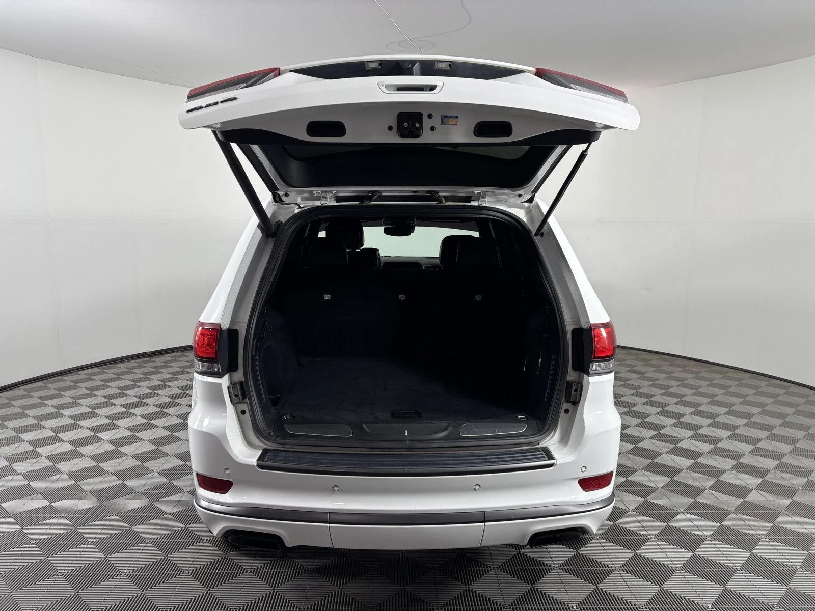 Used 2018 Bright White Clearcoat Jeep High Altitude image 5
