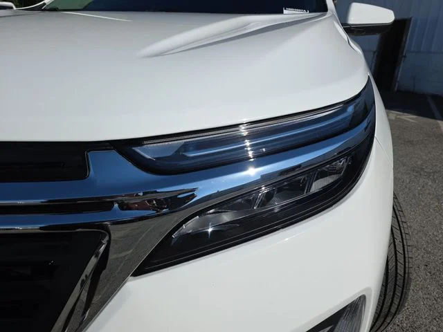 Used 2024 White Chevrolet LT image 32