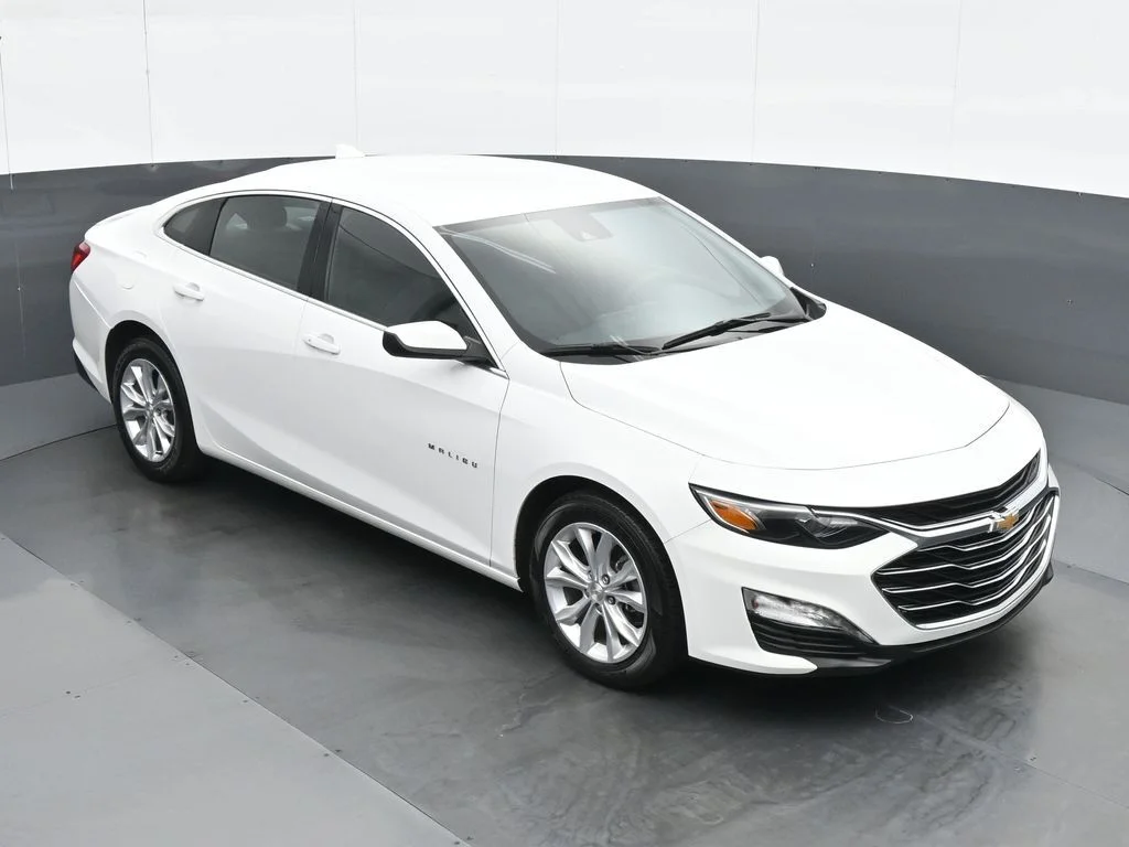 Used 2025 White Chevrolet LT image 24