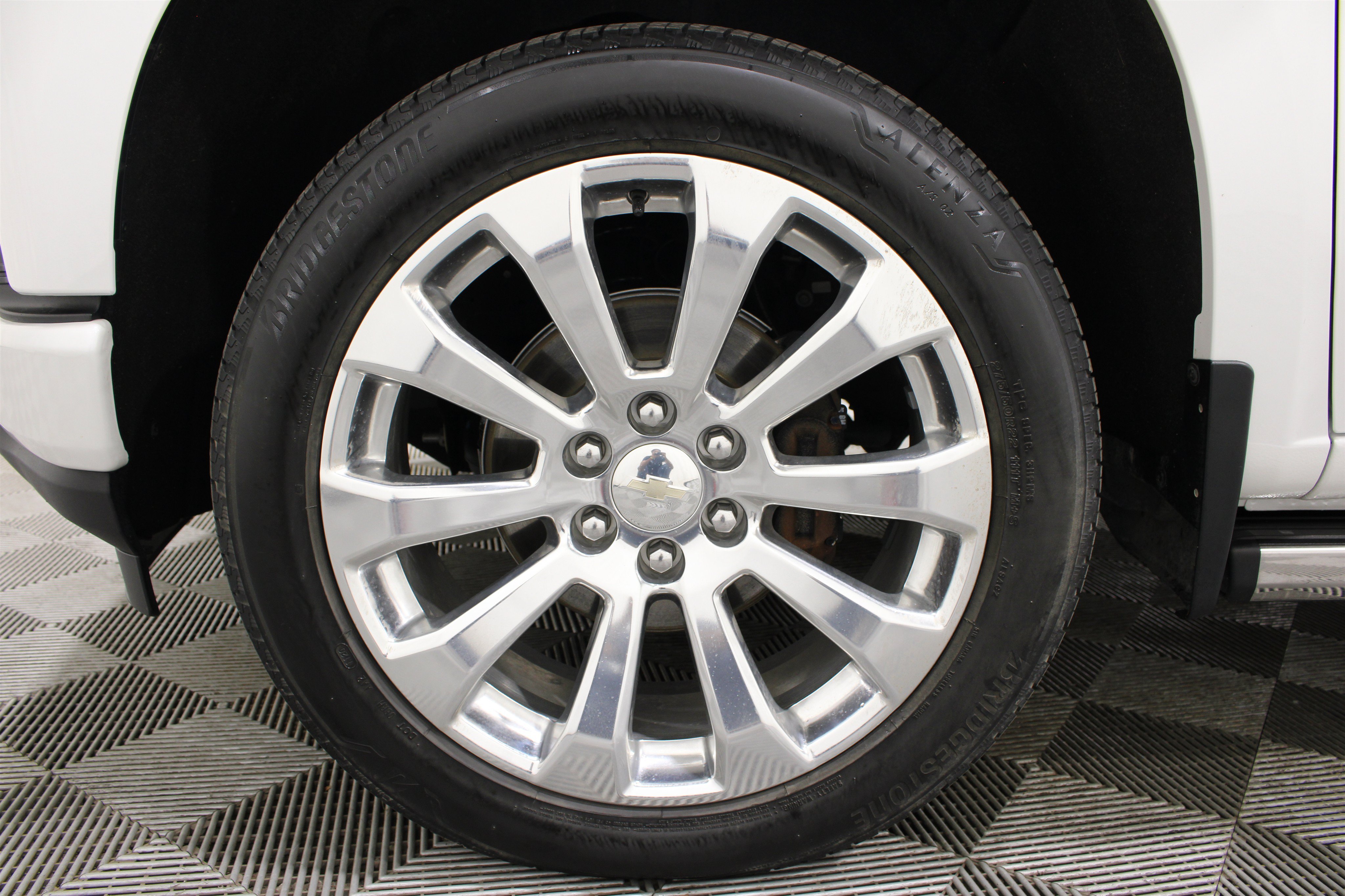 Used 2020 Iridescent Pearl Tricoat Chevrolet High Country image 36