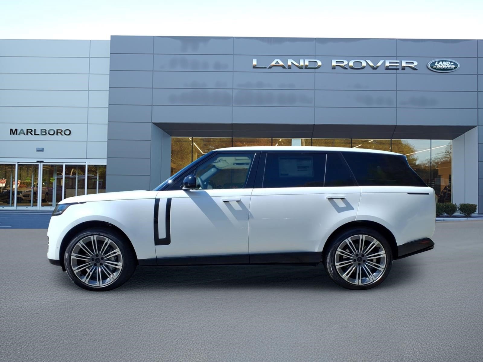 New 2026 Ostuni Pearl White Land Rover SE LWB image 6