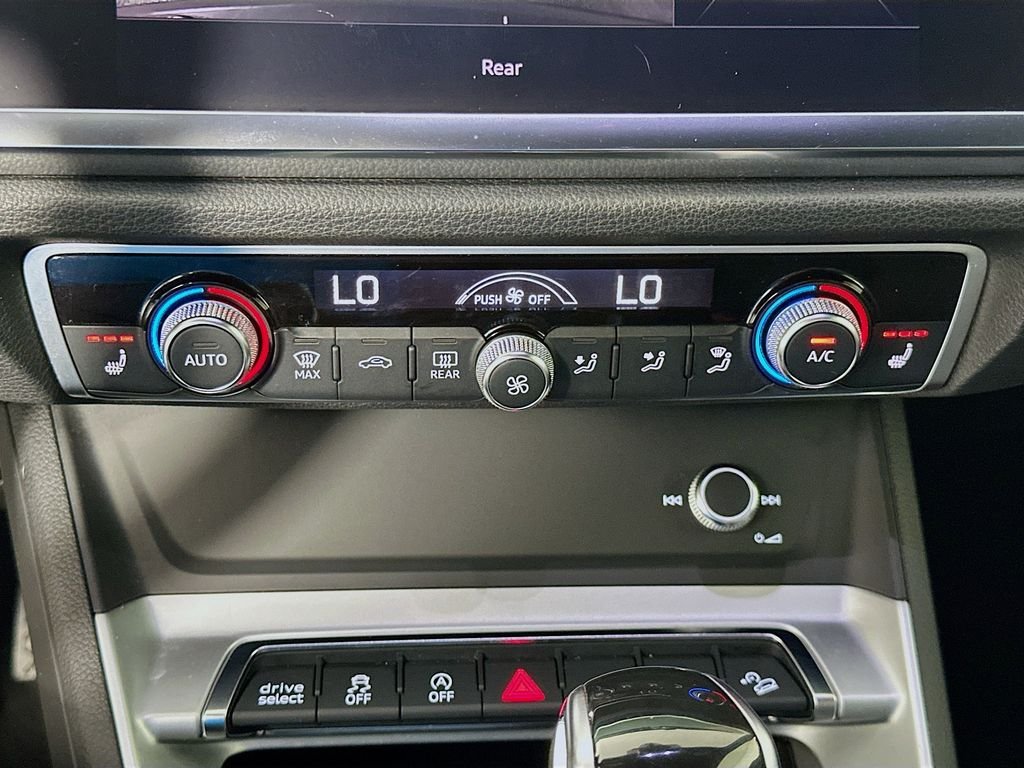 Used 2019 Mythos Black Metallic Audi 2.0T Premium image 15