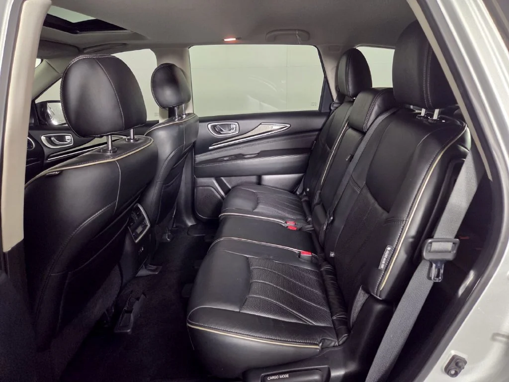 Used 2019 Liquid Platinum INFINITI LUXE image 22
