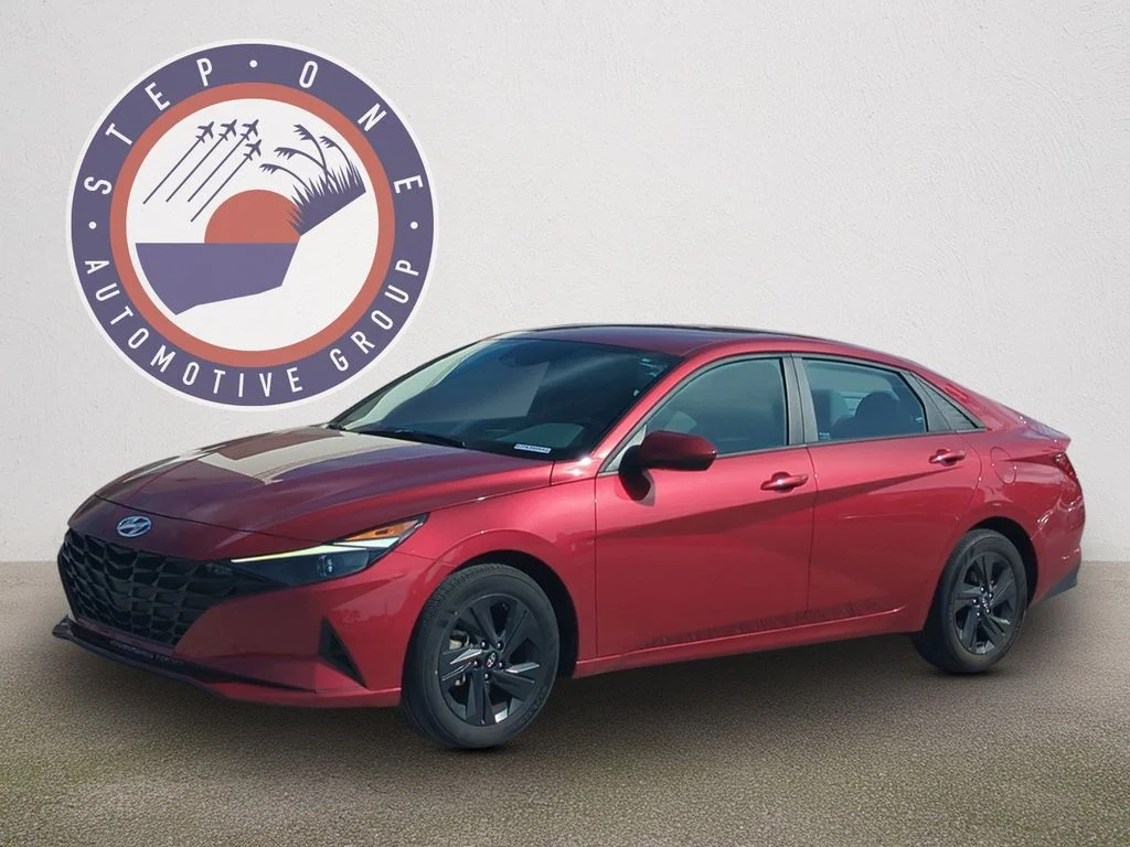 Used 2023 Red Hyundai SEL image 2