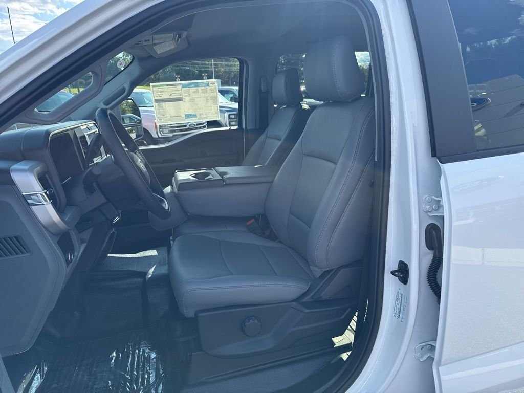 2026 Ford F-350 Super Duty Chassis Cab XL - Photo 9