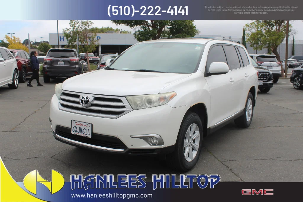 Used 2012 White Toyota Base image 3