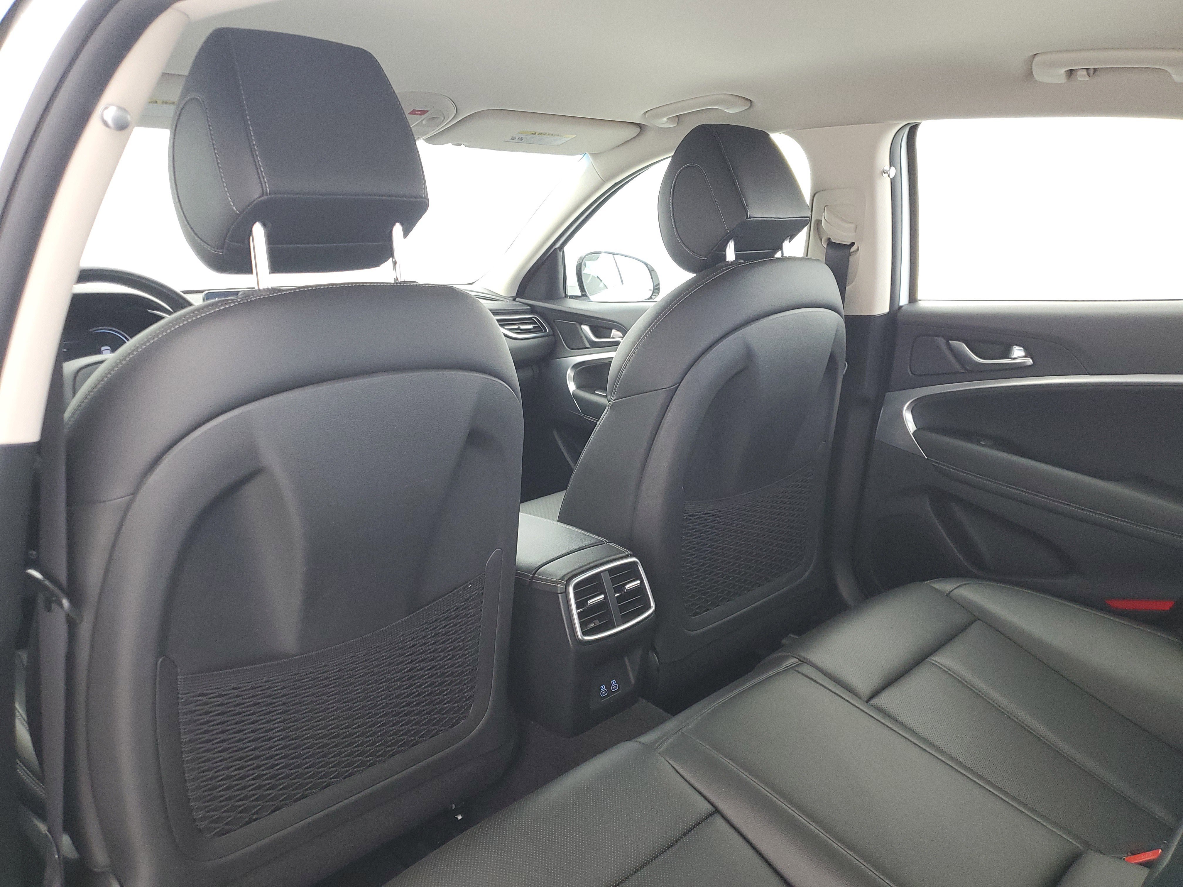 2025 GENESIS G70 Standard - Photo 13