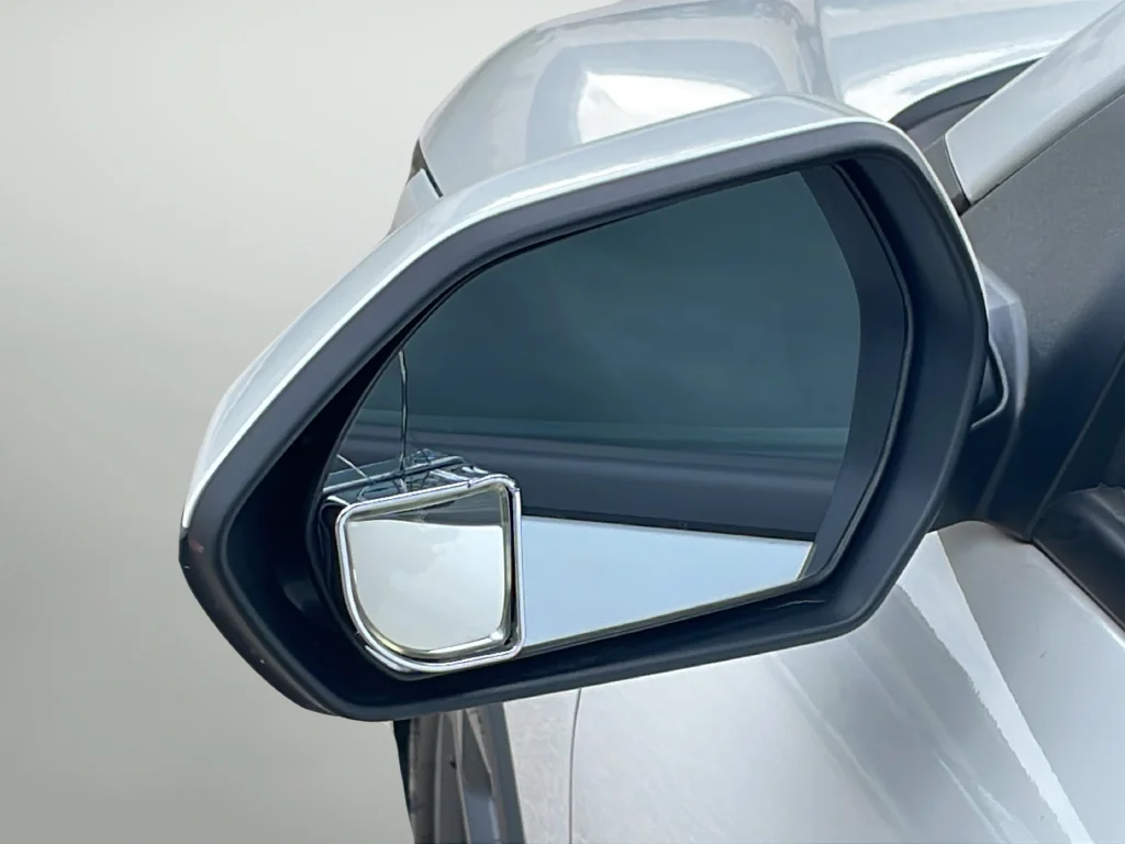 Used 2025 White Kia LXS image 44