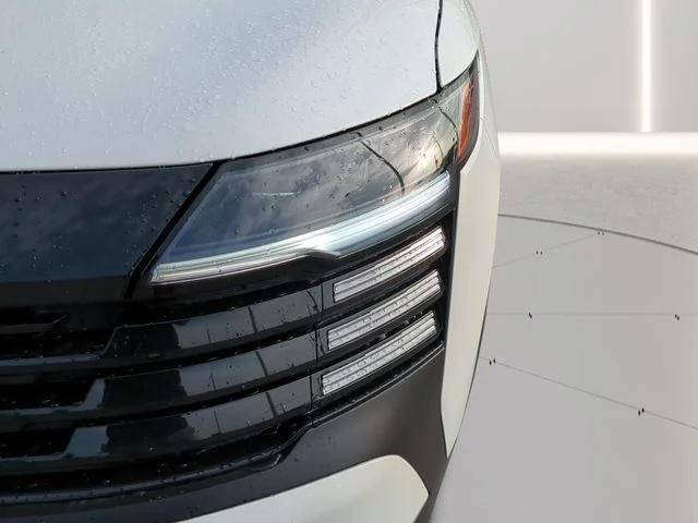 New 2026 Aspen White TriCoat / Super Black Two-tone Nissan SV image 7