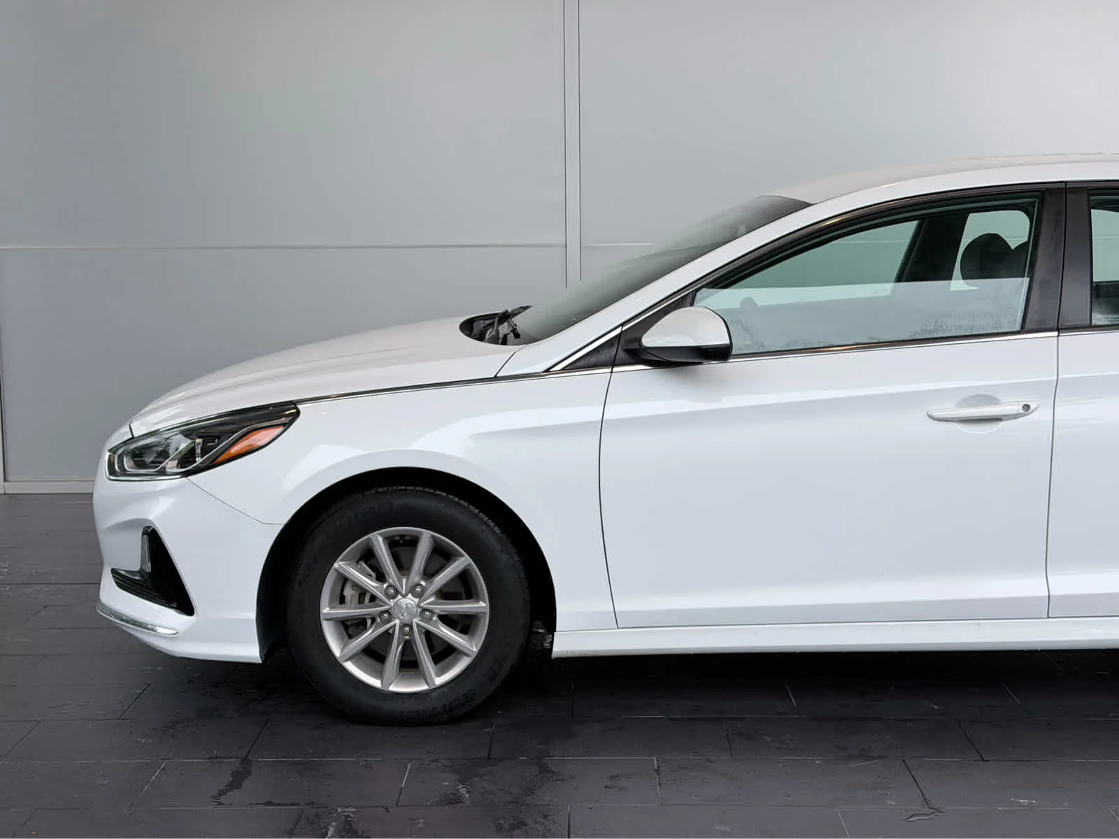 Used 2019  Hyundai SE image 5