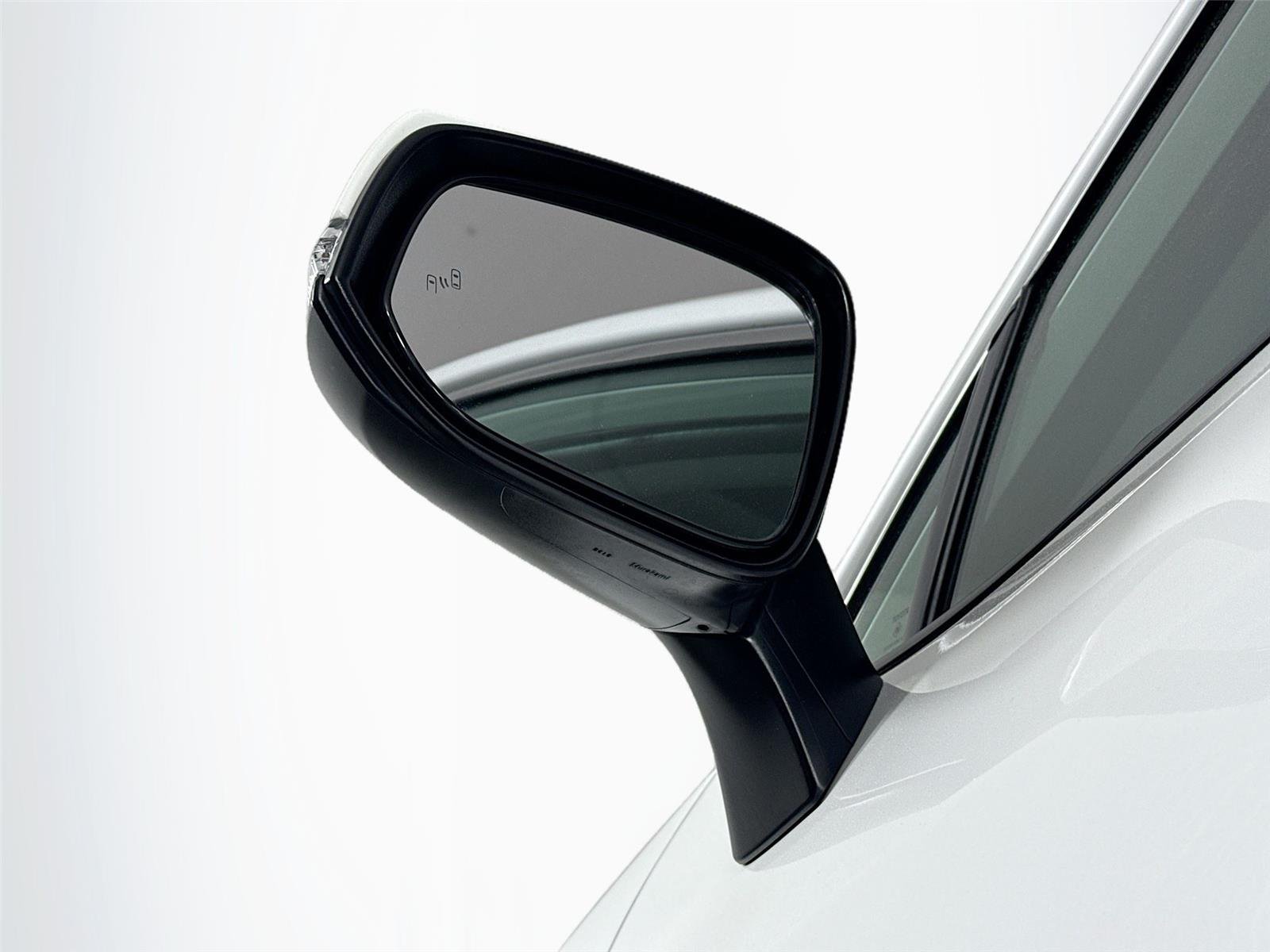 Used 2025 Ice Cap Toyota XLE image 5