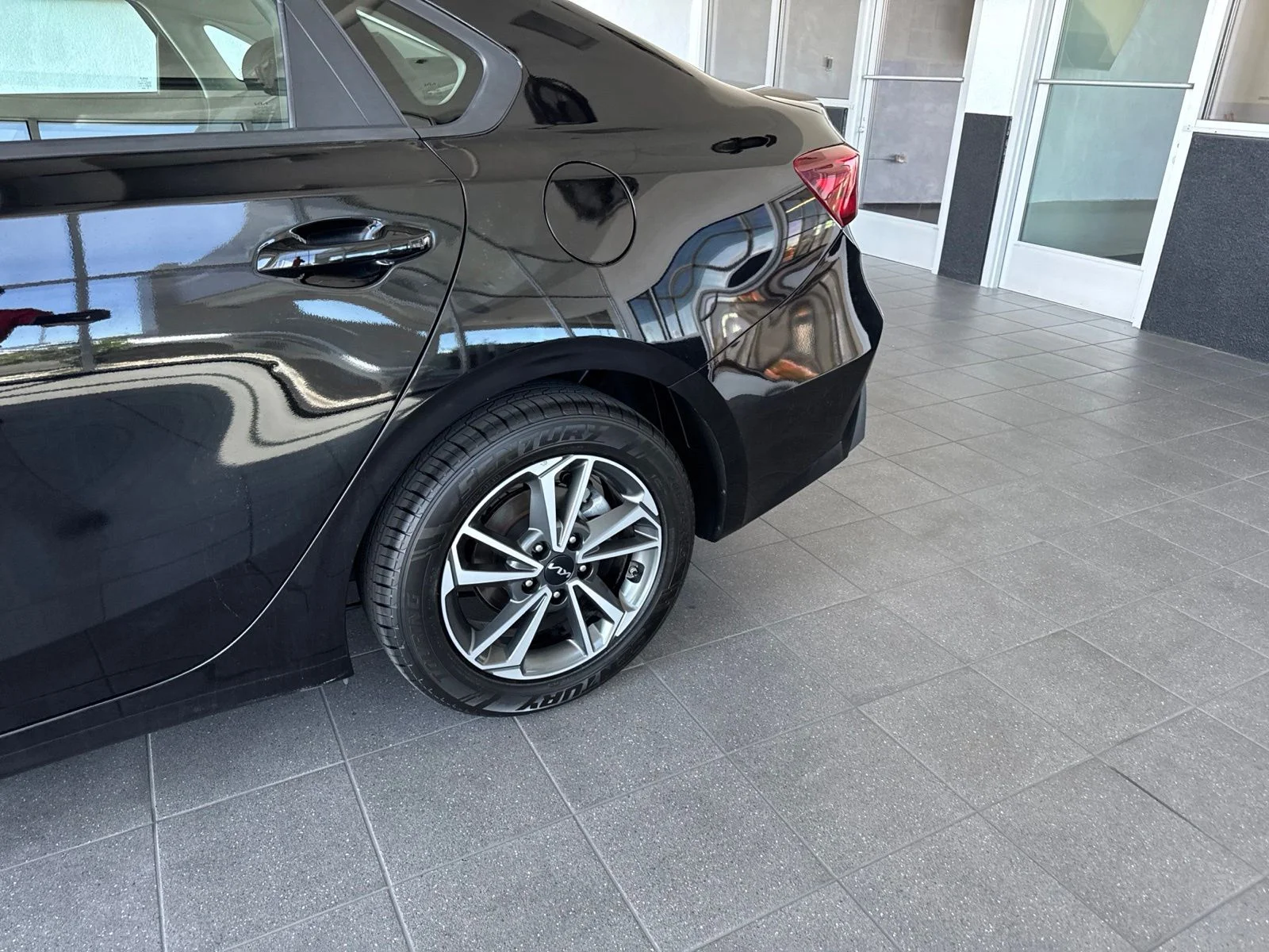 Used 2023 Aurora Black Pearl Kia LXS image 13
