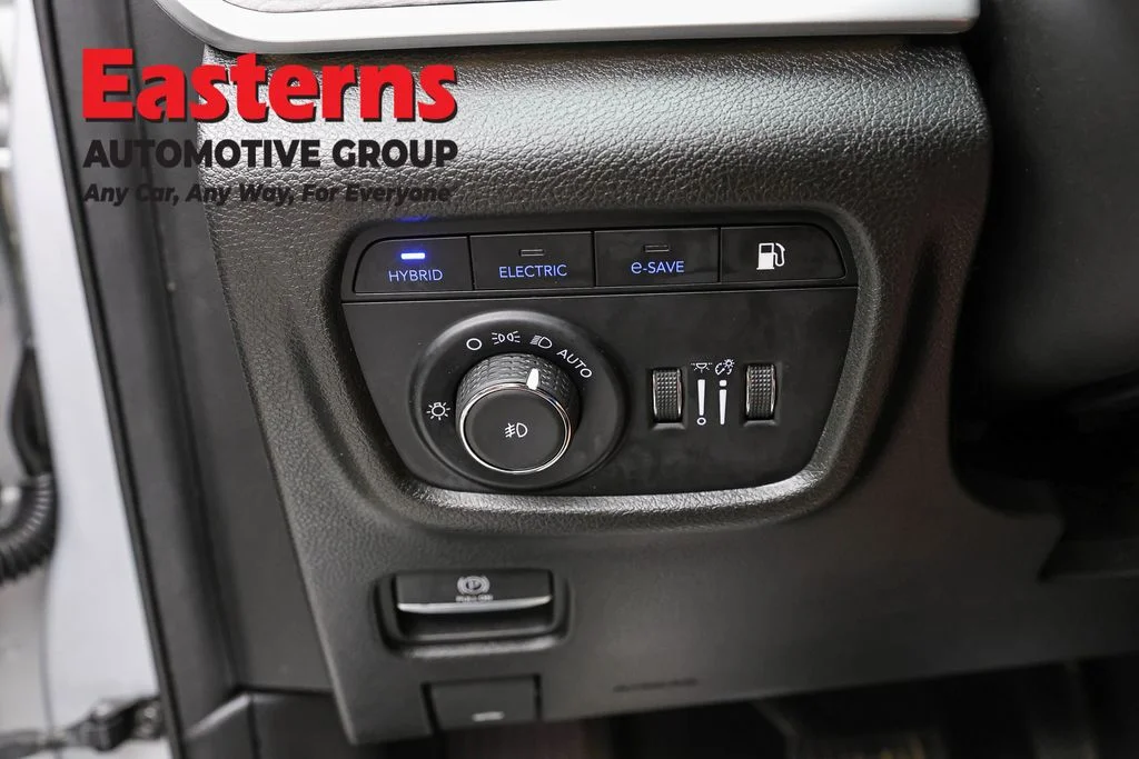 Used 2022 Silver Jeep 4xe image 24