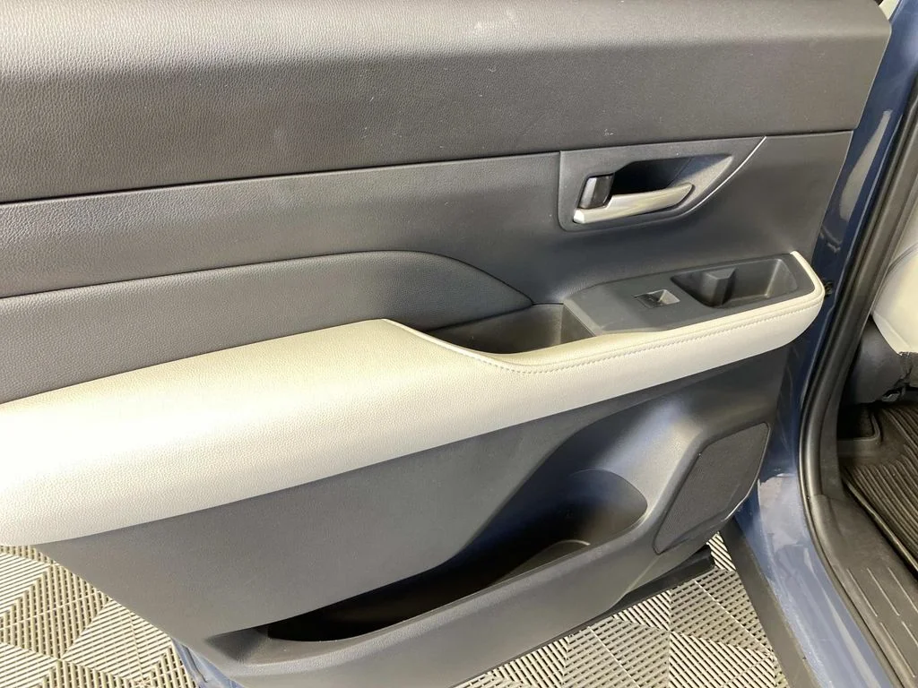 Used 2025 Cloud Toyota Platinum image 29