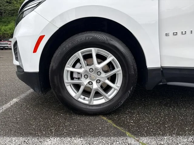 Used 2024 Summit White Chevrolet LT image 27