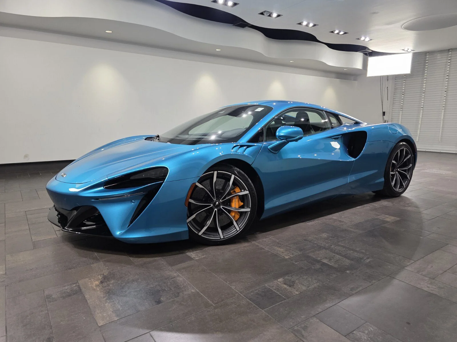 2023 McLaren Artura