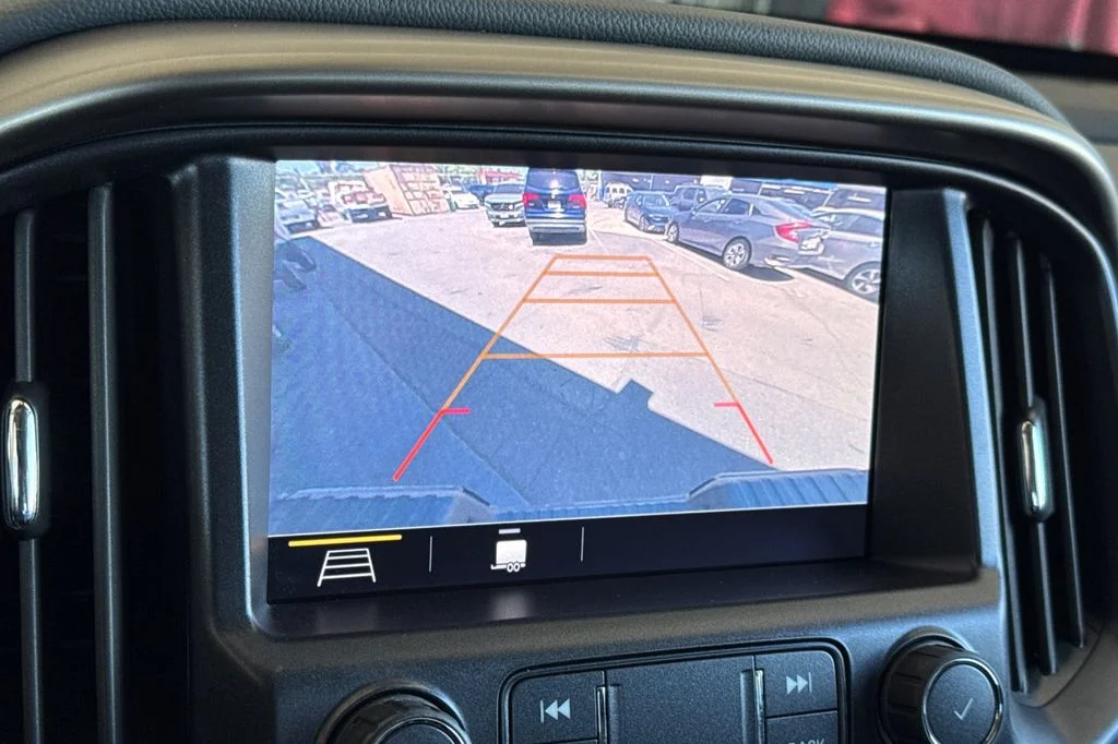 Used 2022 Black Chevrolet Z71 image 23