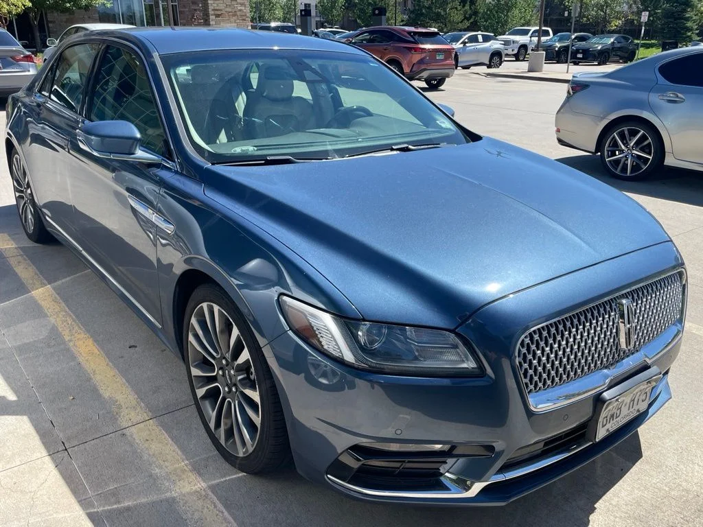 Used 2019 Blue Lincoln Select image 1
