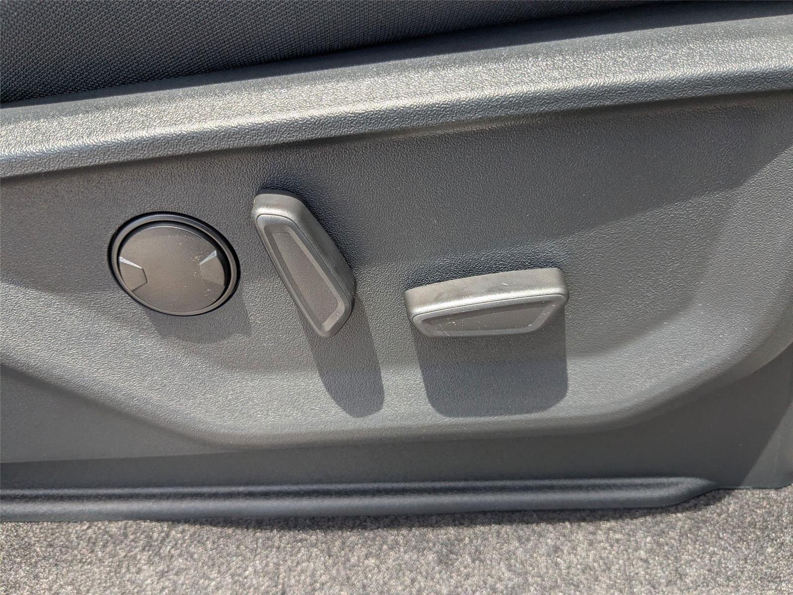 New 2026 Iconic Silver Metallic Ford XLT image 32