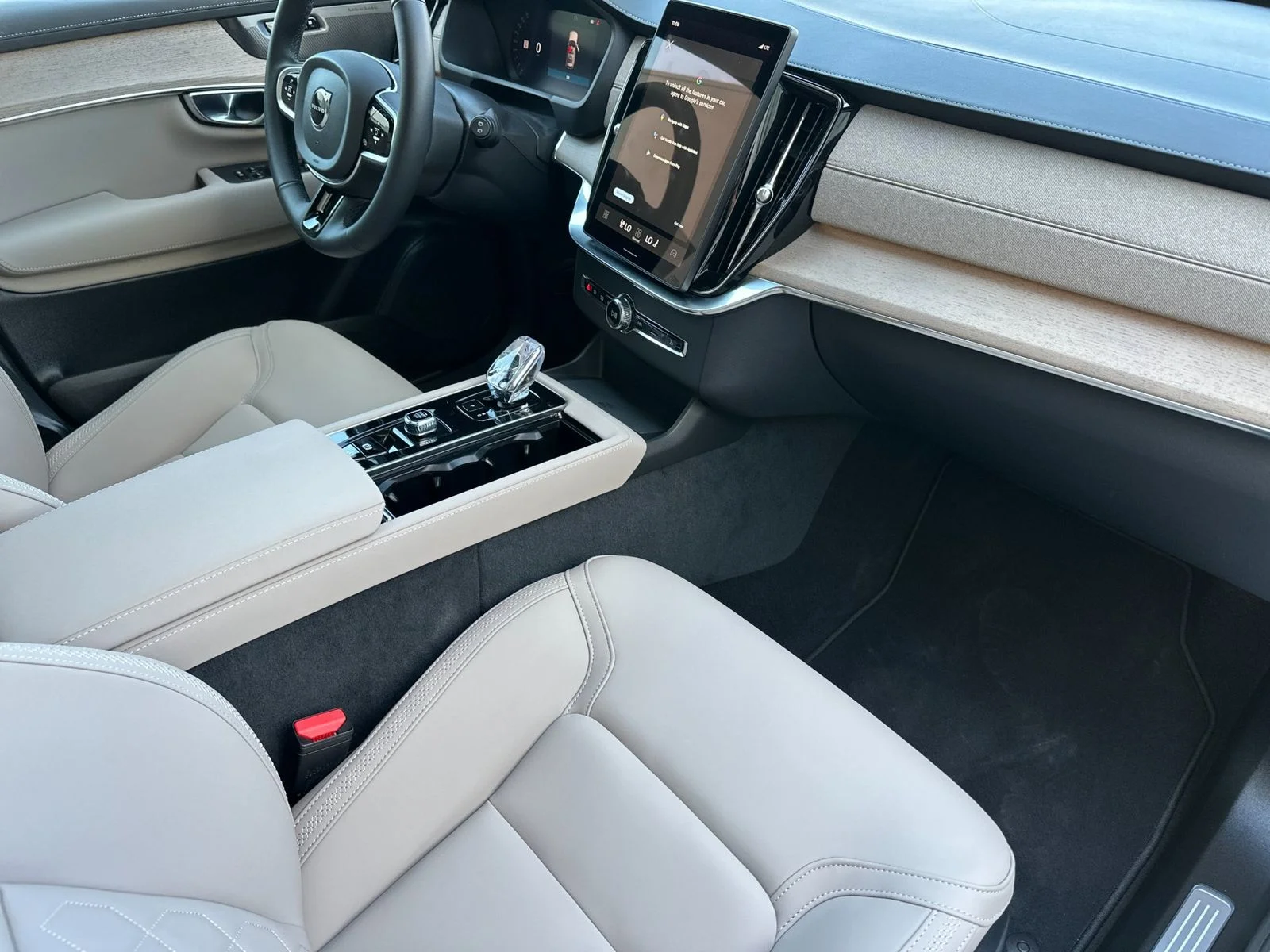 2026 Volvo XC90 Plus - Photo 18