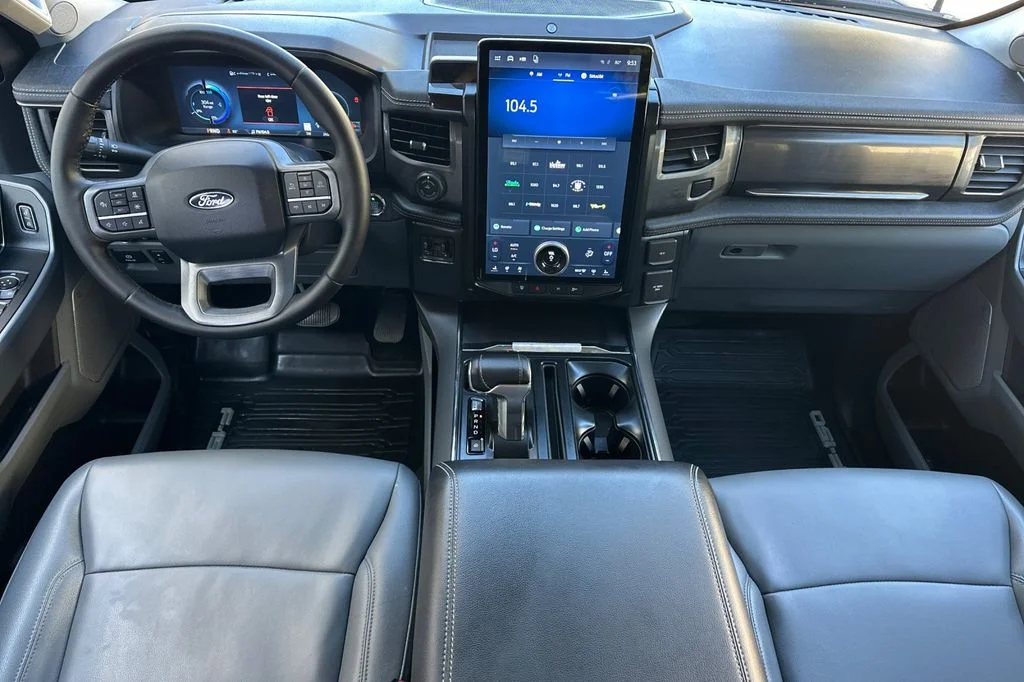 Used 2025 Red Ford Flash image 14