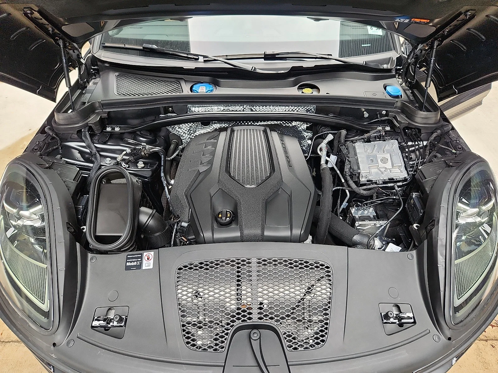 Used 2025 Volcano Grey Metallic   2H Porsche  image 33