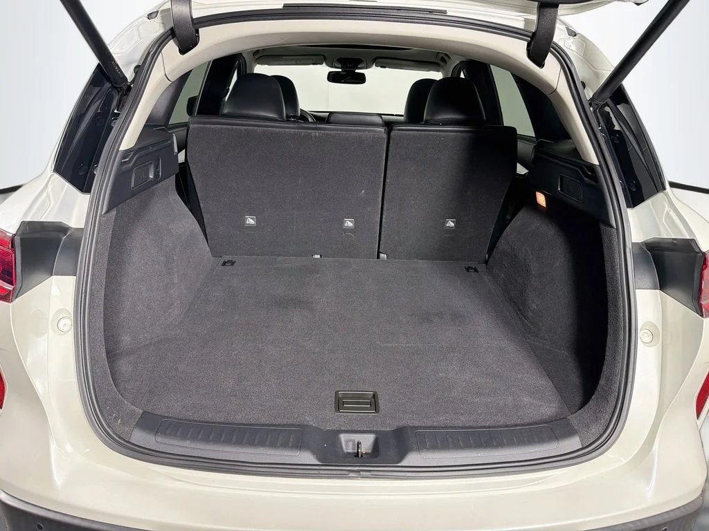 Used 2022 White INFINITI ESSENTIAL image 27
