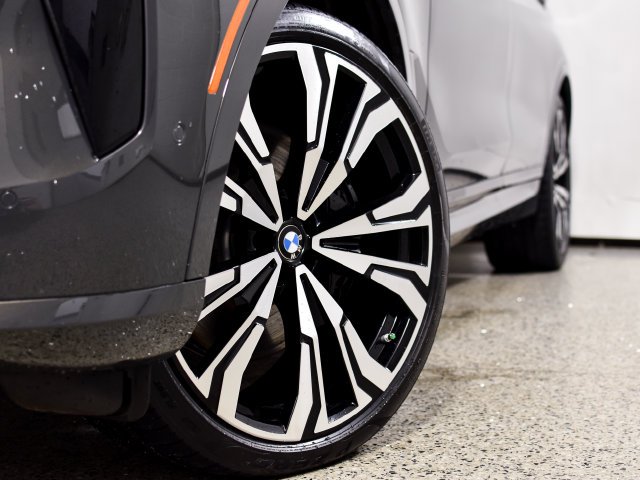 Used 2025 Gray BMW M60i image 9
