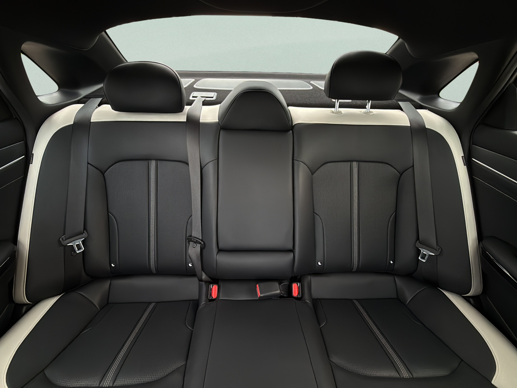Used 2025 Wolf Gray Kia GT-Line image 33