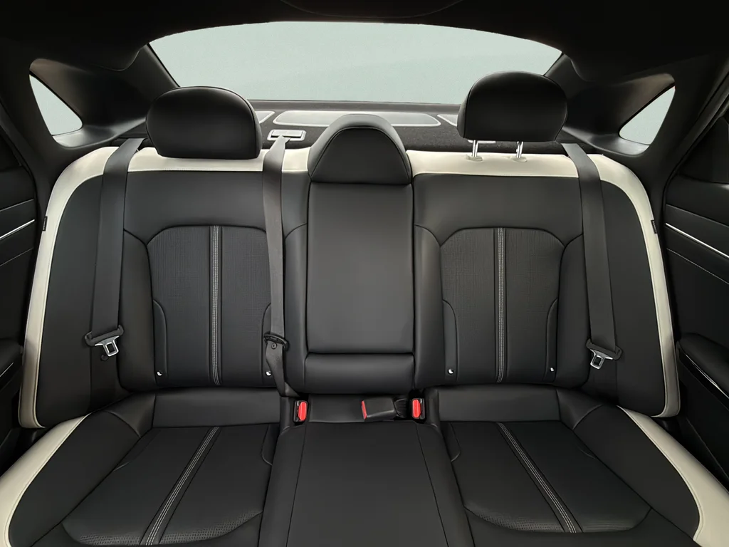 Certified Used 2025 Wolf Gray Kia GT-Line image 33