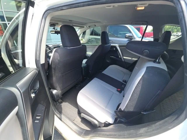 Used 2016 White Toyota XLE image 8