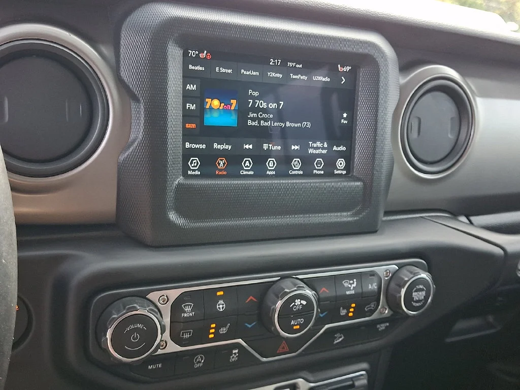 Used 2019 Silver Jeep Unlimited Sport S image 24