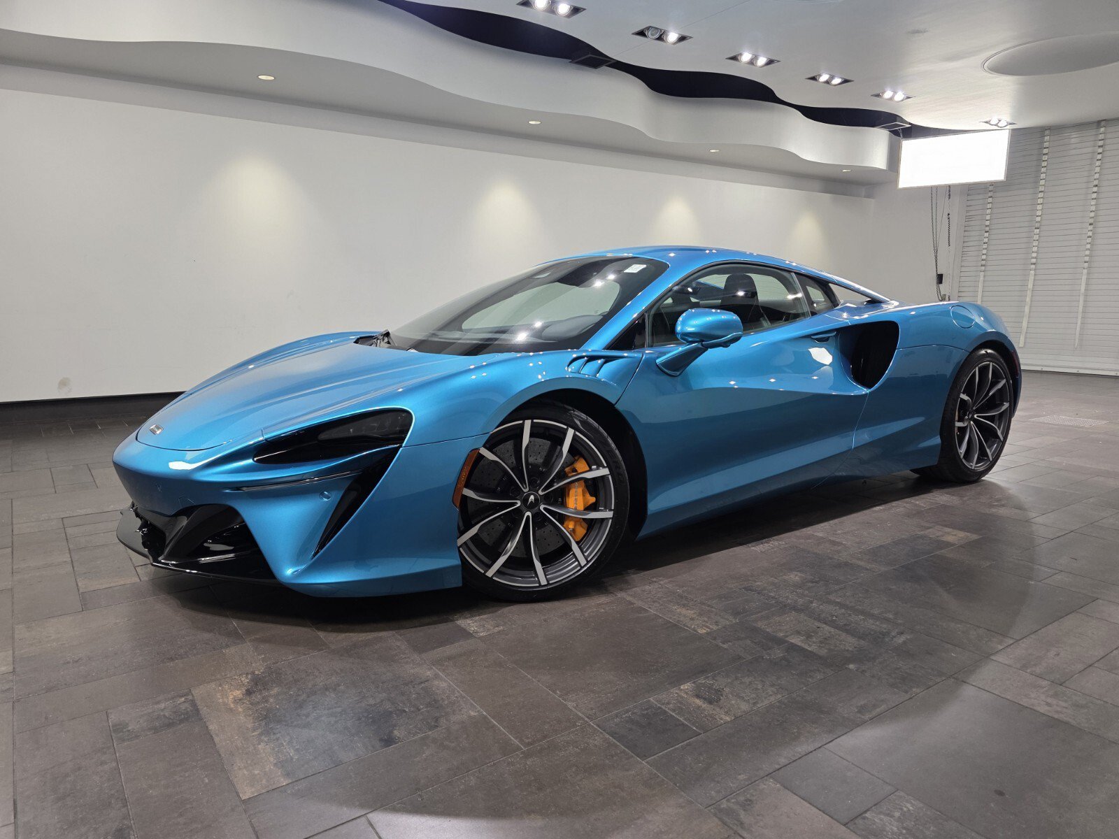 2023 McLaren Artura